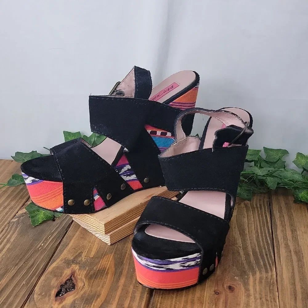 Betsey Johnson. Ajaya. Stylish Black and Multicolor Wedge Sandals. Size 9.